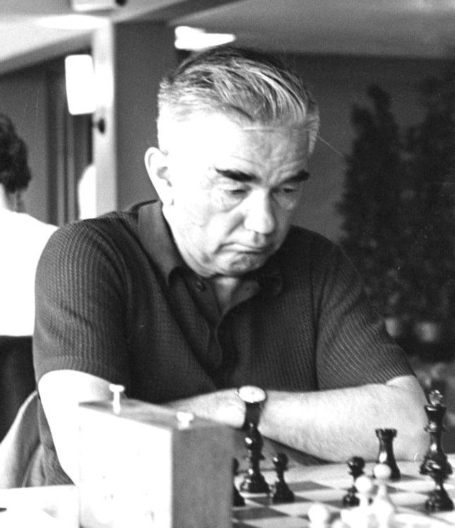 Alexander Kotov نویسنده کتاب میراث شطرنجی آلخین : زندگینامه - تئوری گشایش ها(جلد اول)