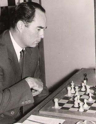 آلبریک اوکلی نویسنده کتاب شطرنج قهرمانی