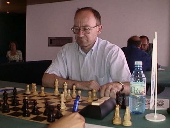ادرین میکالچشین نویسنده رموز شهود شطرنجی
